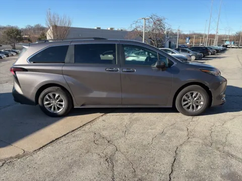 More photos of 2023 Toyota Sienna XLE at Acura of Overland Park, KS