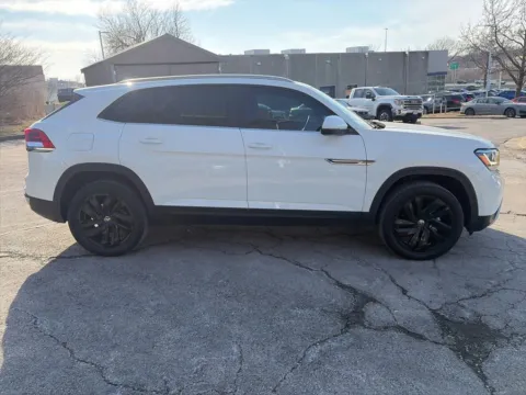 More photos of 2022 Volkswagen Atlas Cross Sport 3.6L V6 SE w/Technology at Acura of Overland Park, KS