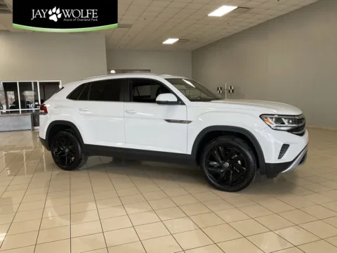 White 2022 Volkswagen Atlas Cross Sport 3.6L V6 SE w/Technology for sale in Overland Park, KS