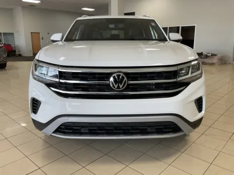 Photos of 2022 Volkswagen Atlas Cross Sport 3.6L V6 SE w/Technology for sale in Overland Park, KS at Acura of Overland Park