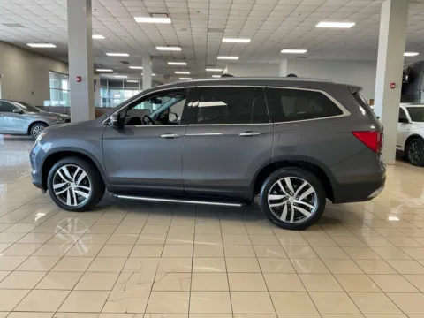 More photos of 2017 Honda Pilot Elite at Acura of Overland Park, KS