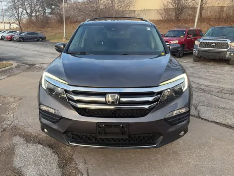 Photos of 2017 Honda Pilot Elite for sale in Overland Park, KS at Acura of Overland Park