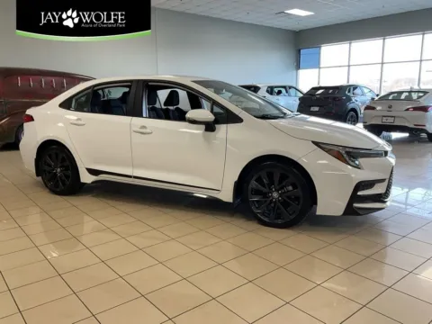 White 2023 Toyota Corolla SE for sale in Overland Park, KS