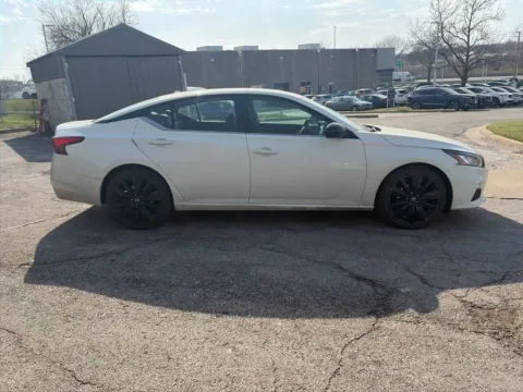 More photos of 2019 Nissan Altima 2.5 SR at Acura of Overland Park, KS