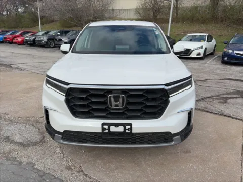 Photos of 2025 Honda Pilot EX-L for sale in Overland Park, KS at Acura of Overland Park