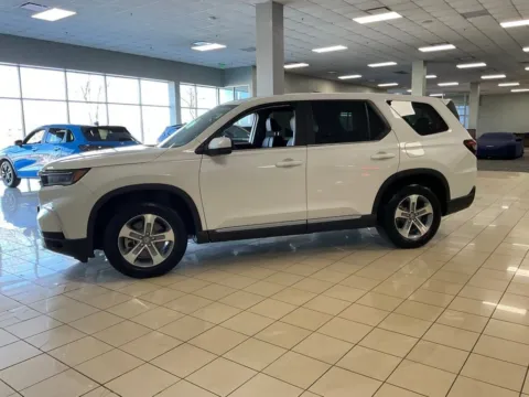 More photos of 2025 Honda Pilot EX-L at Acura of Overland Park, KS