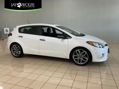 White 2016 Kia Forte 5-Door SX for sale in Overland Park, KS