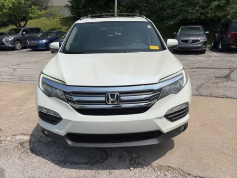 Photos of 2016 Honda Pilot EX-L for sale in Overland Park, KS at Acura of Overland Park
