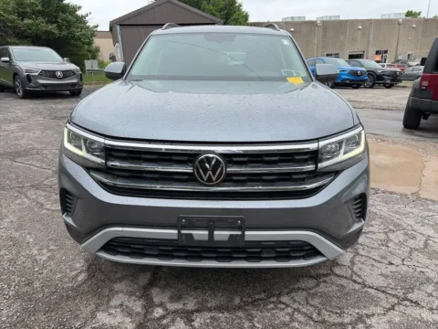 Photos of 2023 Volkswagen Atlas 3.6L V6 SE w/Technology for sale in Overland Park, KS at Acura of Overland Park