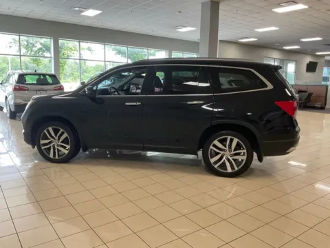More photos of 2016 Honda Pilot Touring at Acura of Overland Park, KS