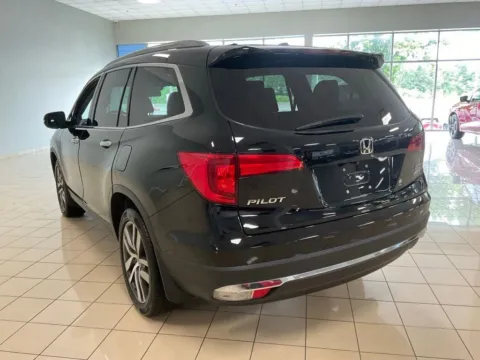 More photos of 2016 Honda Pilot Touring at Acura of Overland Park, KS