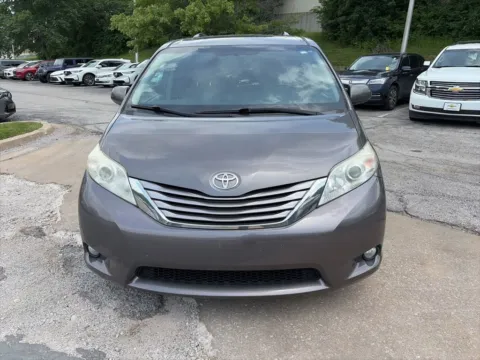 Photos of 2017 Toyota Sienna XLE for sale in Overland Park, KS at Acura of Overland Park