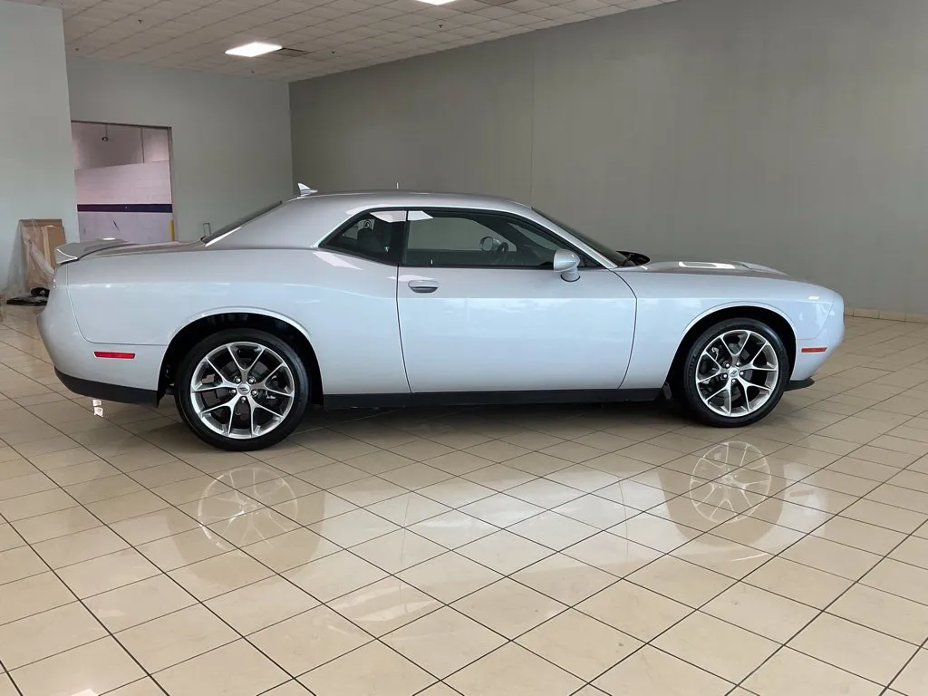 Dodge Challenger photo 7