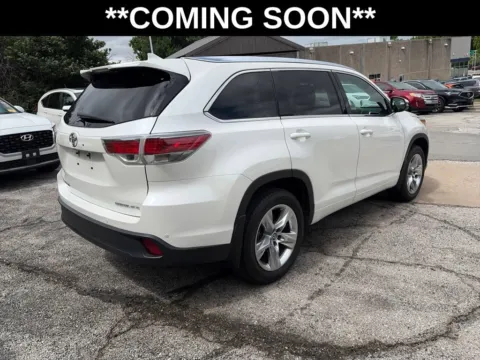 More photos of 2016 Toyota Highlander Limited at Acura of Overland Park, KS