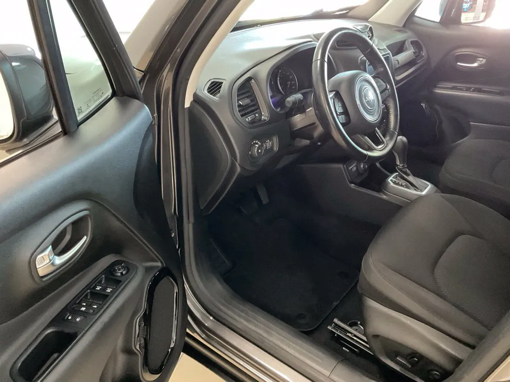 Jeep Renegade photo 10