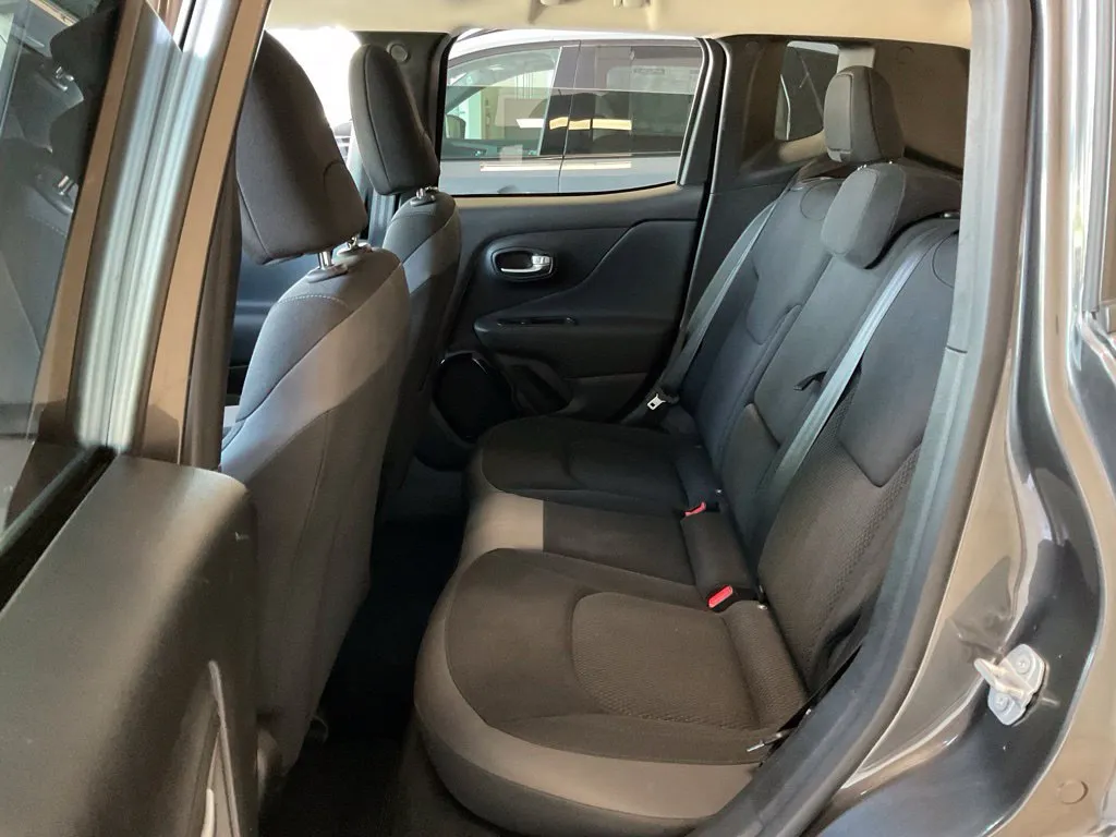 Jeep Renegade photo 22