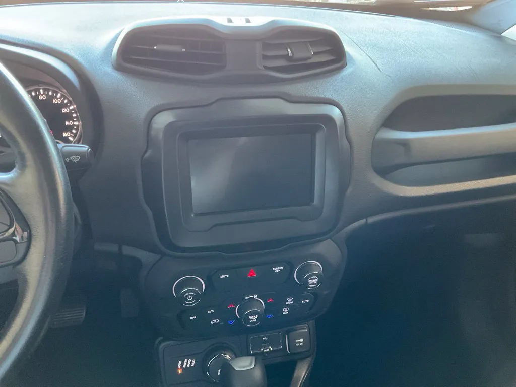 Jeep Renegade photo 16