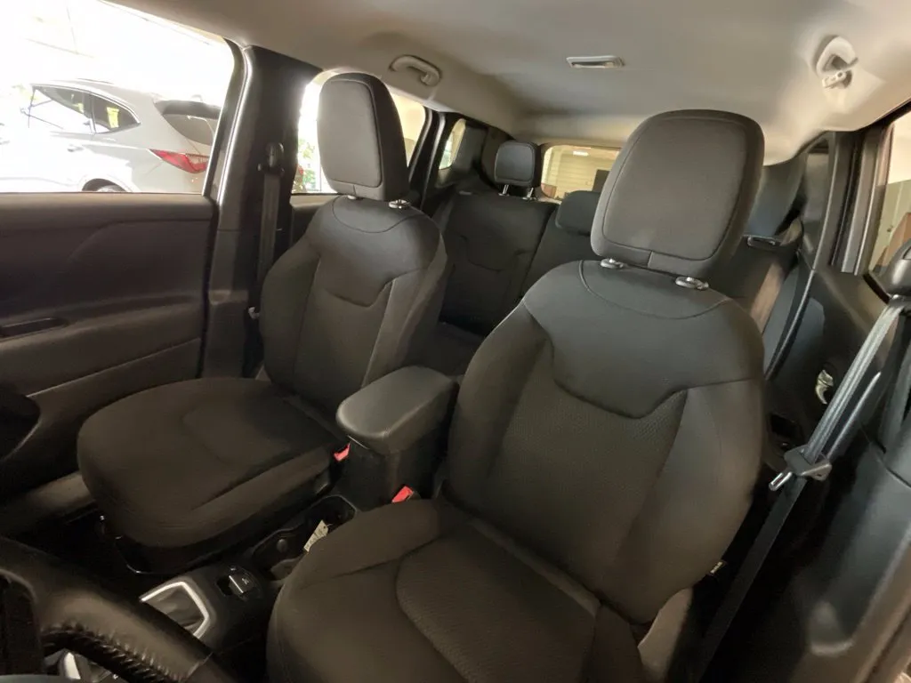 Jeep Renegade photo 11