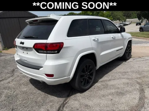 More photos of 2017 Jeep Grand Cherokee Altitude at Acura of Overland Park, KS