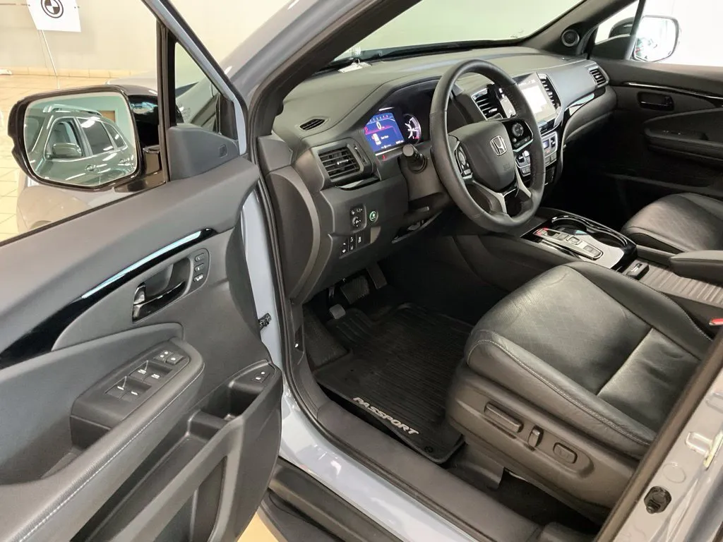 Honda Passport photo 10