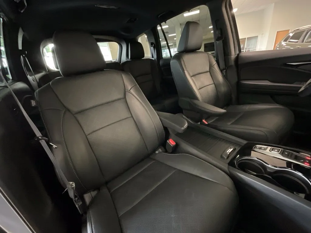 Honda Passport photo 21