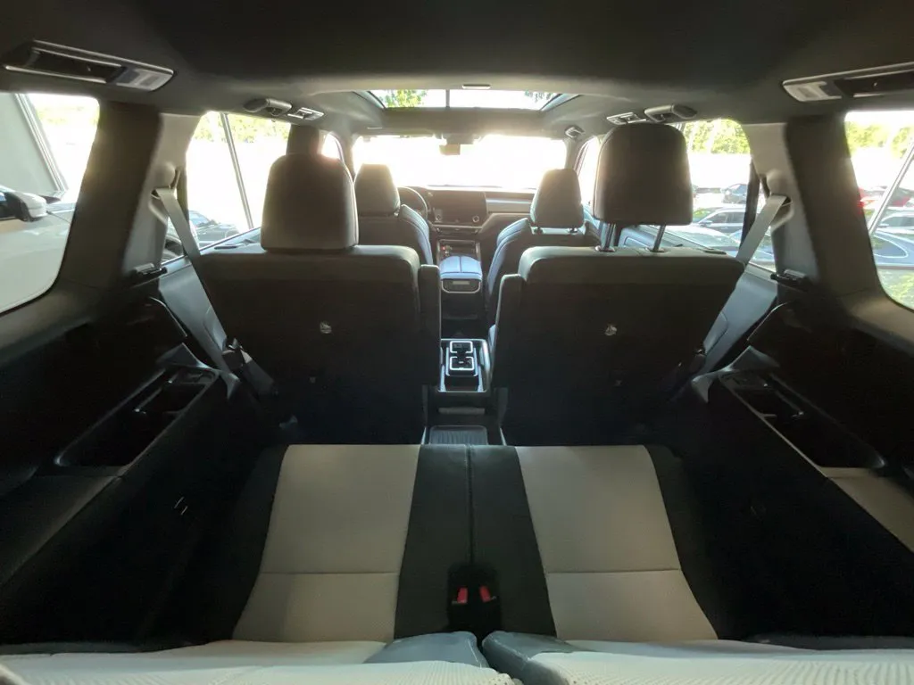 Lexus TX photo 26