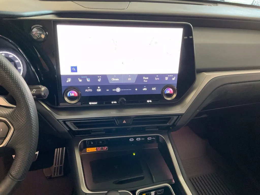 Lexus TX photo 16