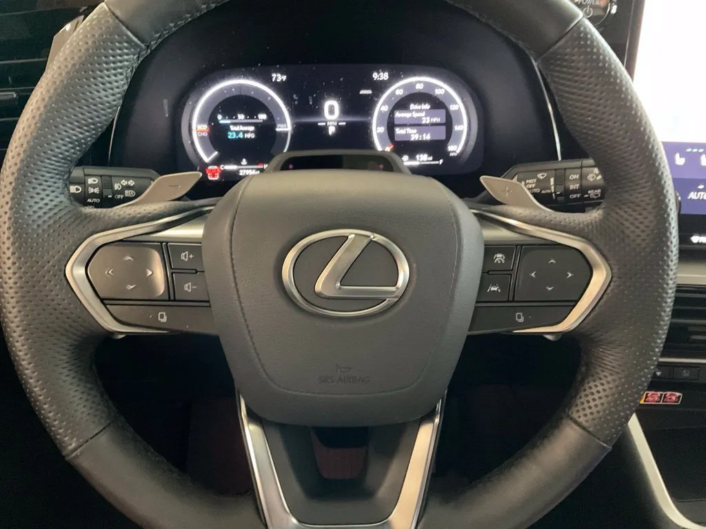 Lexus TX photo 12