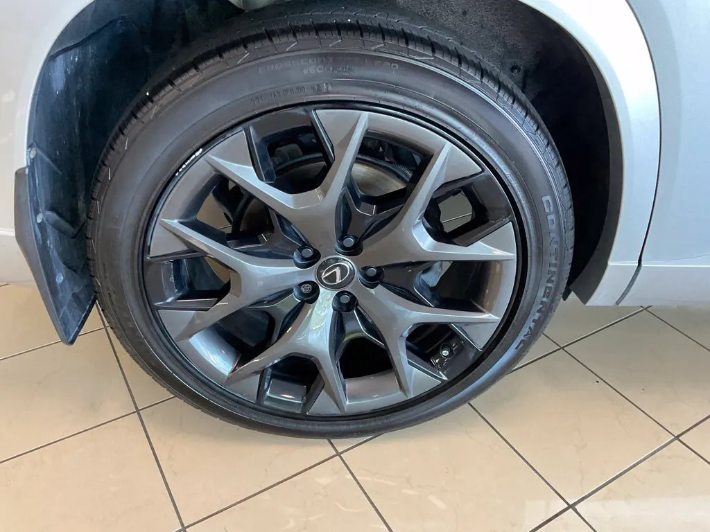Lexus TX photo 8