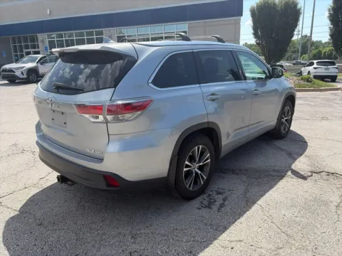 More photos of 2016 Toyota Highlander XLE at Acura of Overland Park, KS