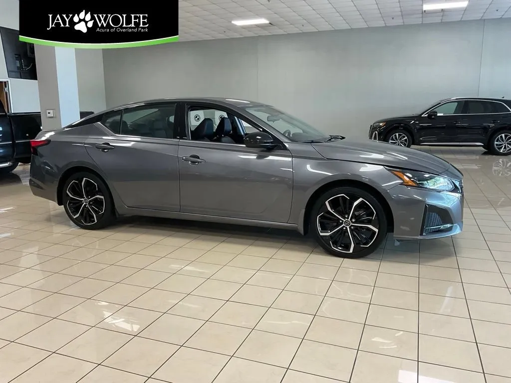 Gray 2024 Nissan Altima 2.5 SR for sale in Overland Park, KS