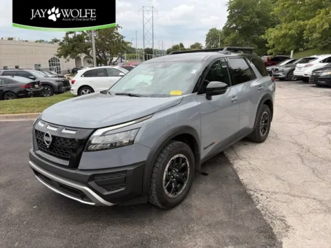 Black 2024 Nissan Pathfinder Rock Creek for sale in Overland Park, KS