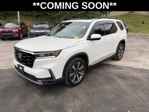 White 2023 Honda Pilot Elite for sale in Overland Park, KS