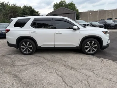 More photos of 2023 Honda Pilot Elite at Acura of Overland Park, KS