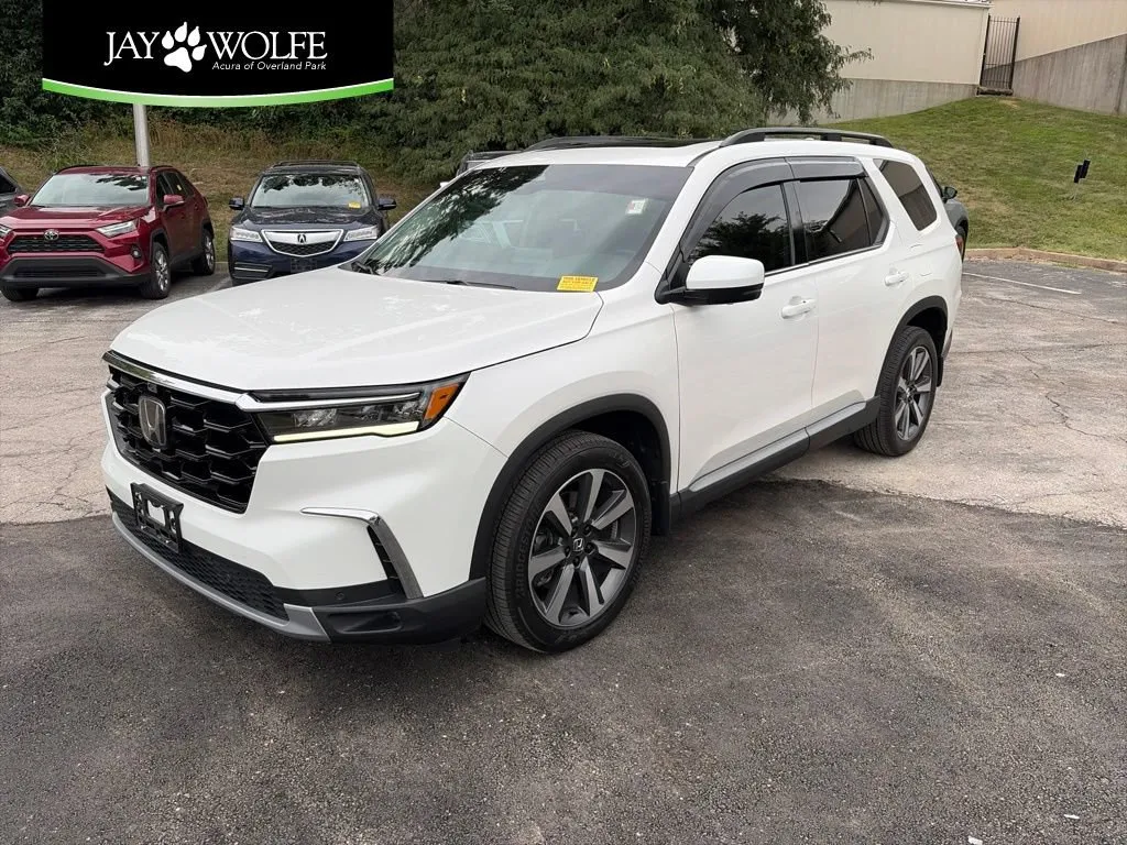 White 2023 Honda Pilot Elite for sale in Overland Park, KS
