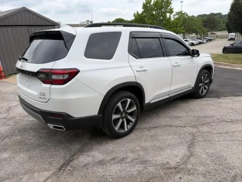 More photos of 2023 Honda Pilot Elite at Acura of Overland Park, KS