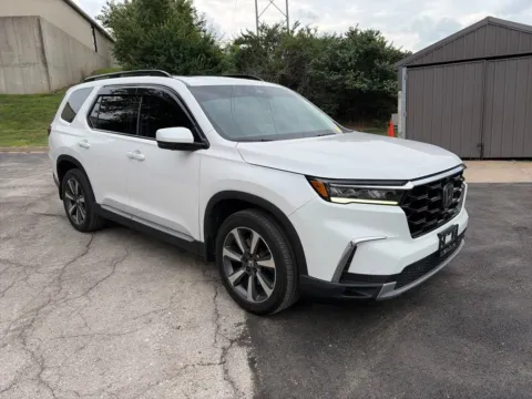 Another view of 2023 Honda Pilot Elite for sale in Overland Park, KS at Acura of Overland Park
