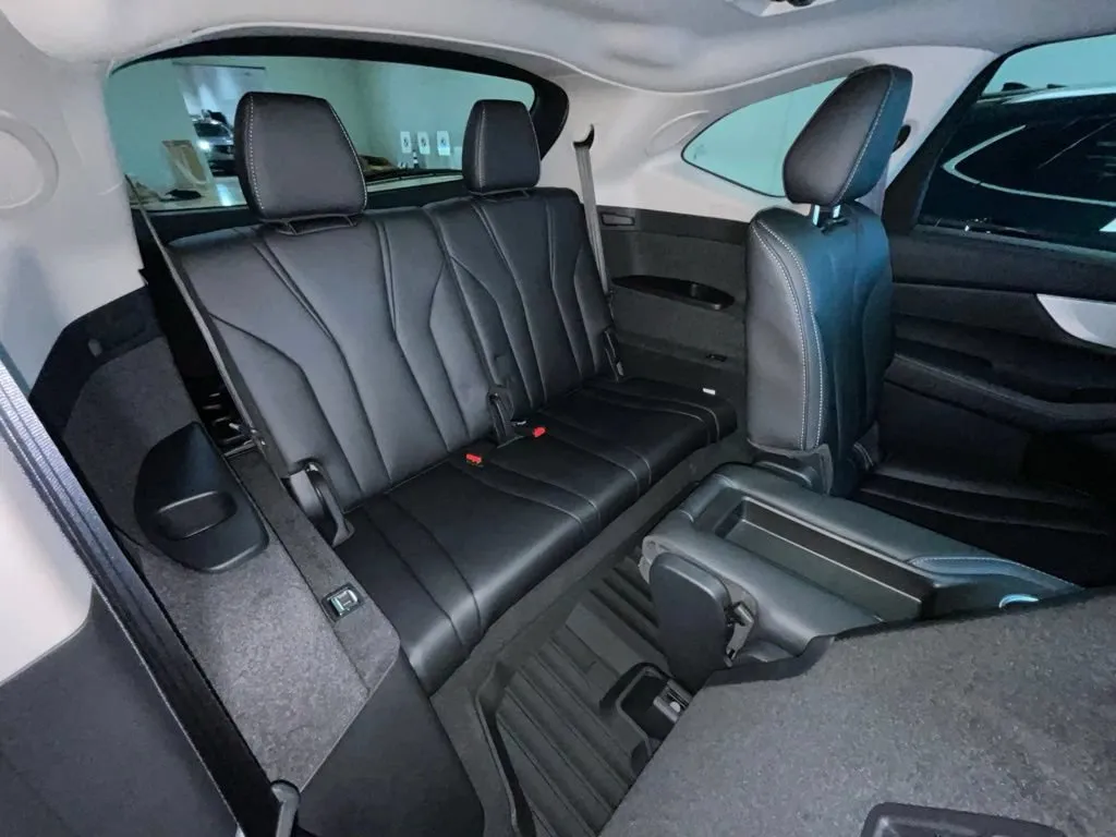Acura MDX photo 24