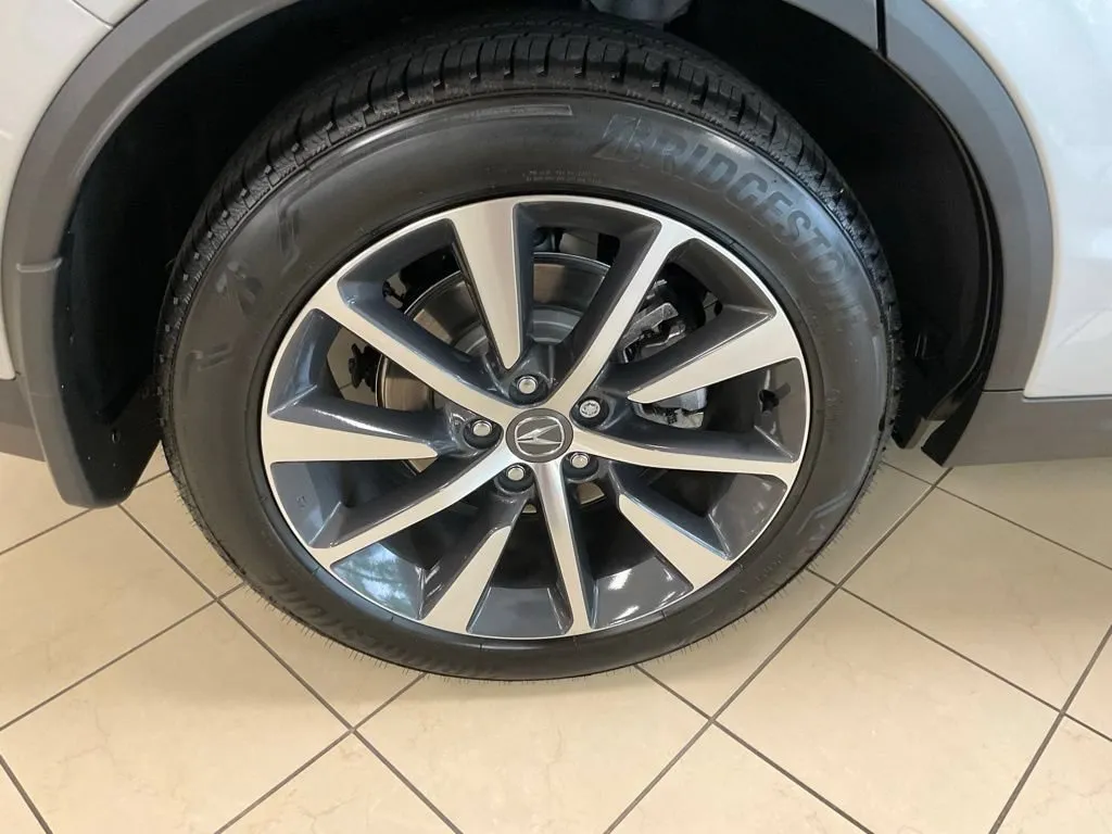 Acura MDX photo 8