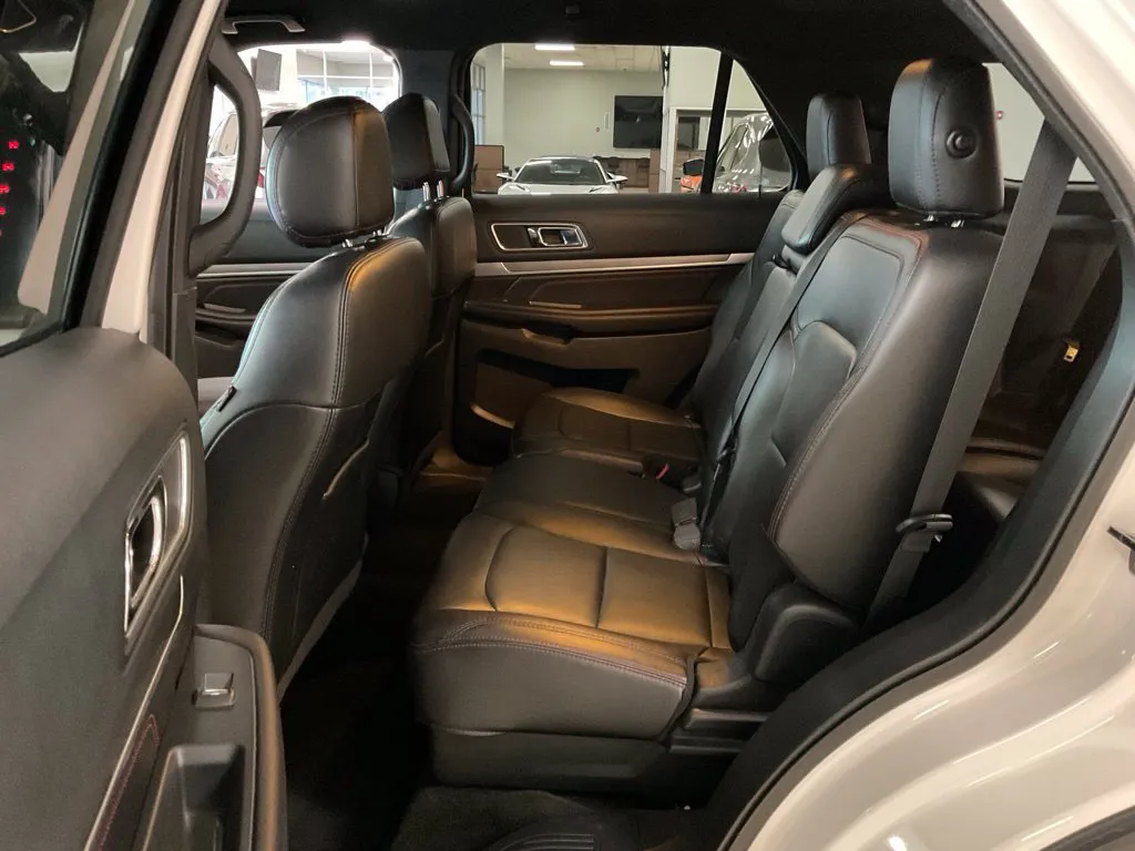 Ford Explorer photo 24