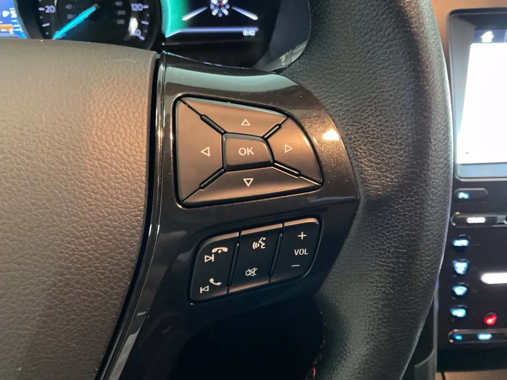 Ford Explorer photo 14