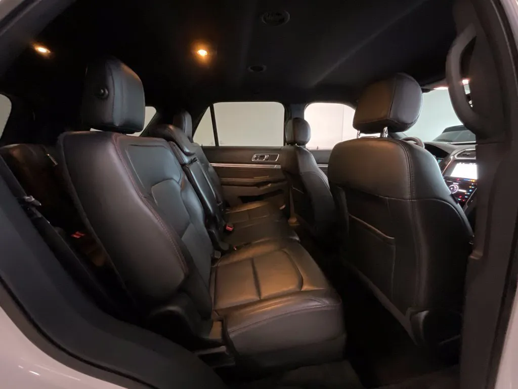 Ford Explorer photo 22