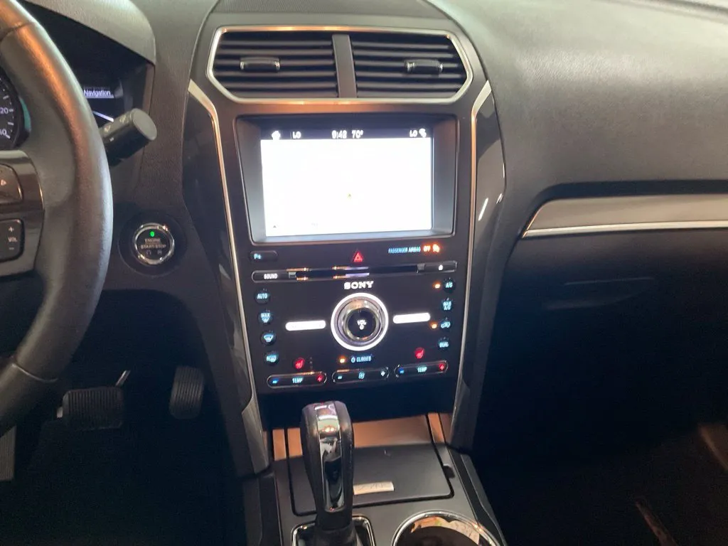 Ford Explorer photo 16