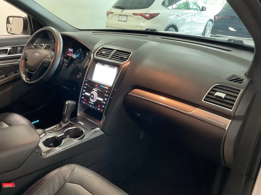 Ford Explorer photo 20