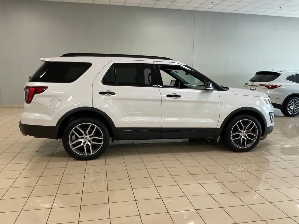 Ford Explorer photo 7