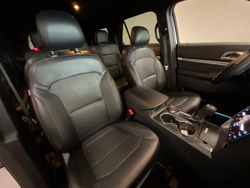Ford Explorer photo 21