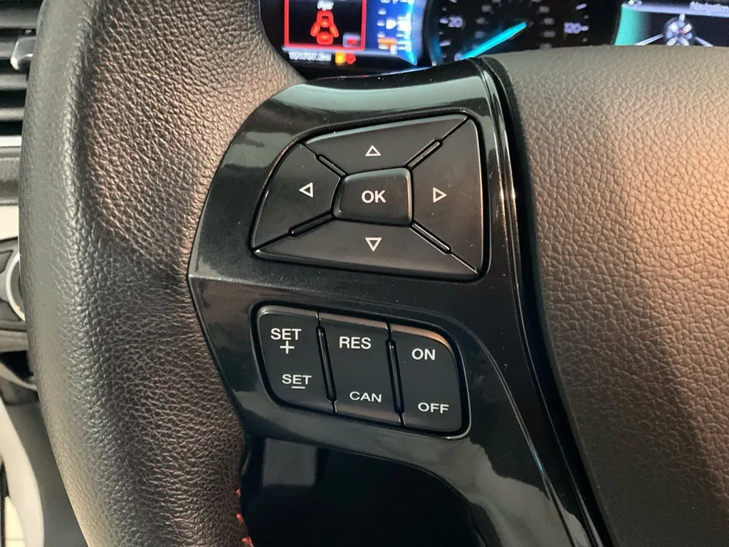 Ford Explorer photo 13