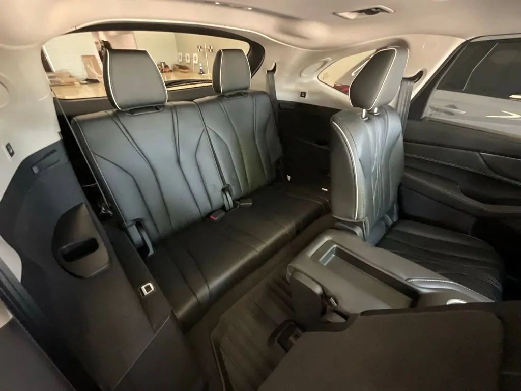Acura MDX photo 24