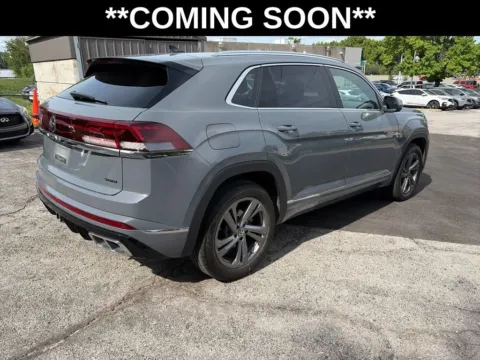 More photos of 2024 Volkswagen Atlas Cross Sport 2.0T SEL R-Line at Acura of Overland Park, KS