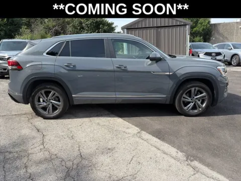 More photos of 2024 Volkswagen Atlas Cross Sport 2.0T SEL R-Line at Acura of Overland Park, KS